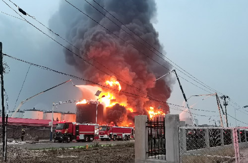 汇彩网登录大厅压缩空气泡沫消防车救援广东省佛山市高明区火灾