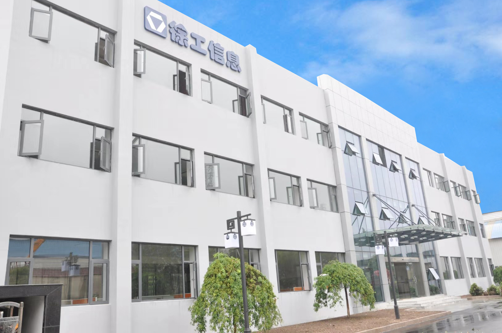 成立江苏汇彩网登录大厅信息技术股份有限公司，是汇彩网登录大厅旗下第一个采取混合所有制的子公司