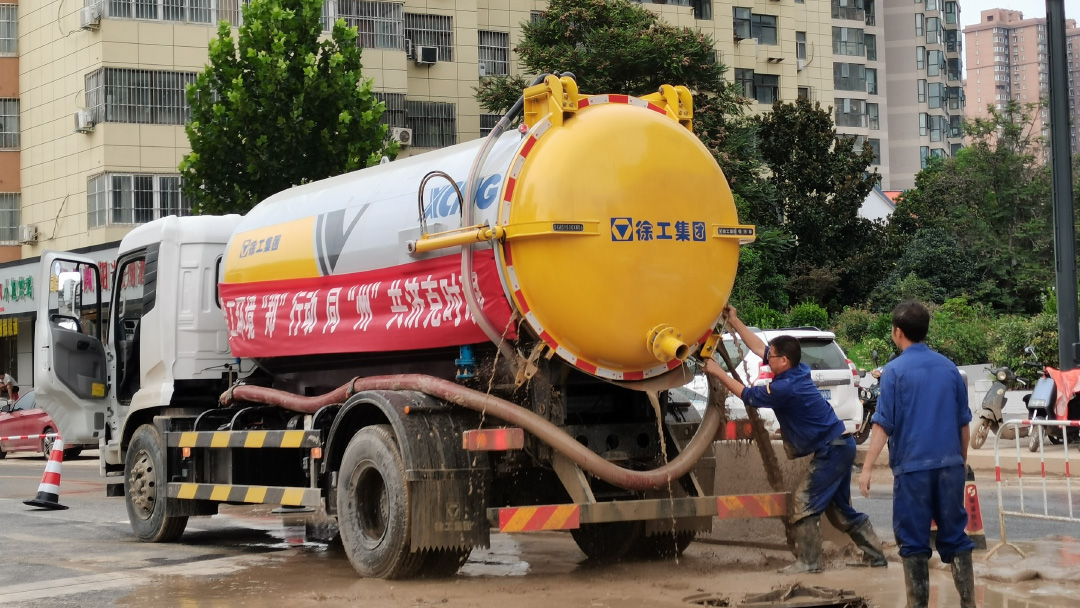汇彩网登录大厅吸污车驰援郑州特大暴雨