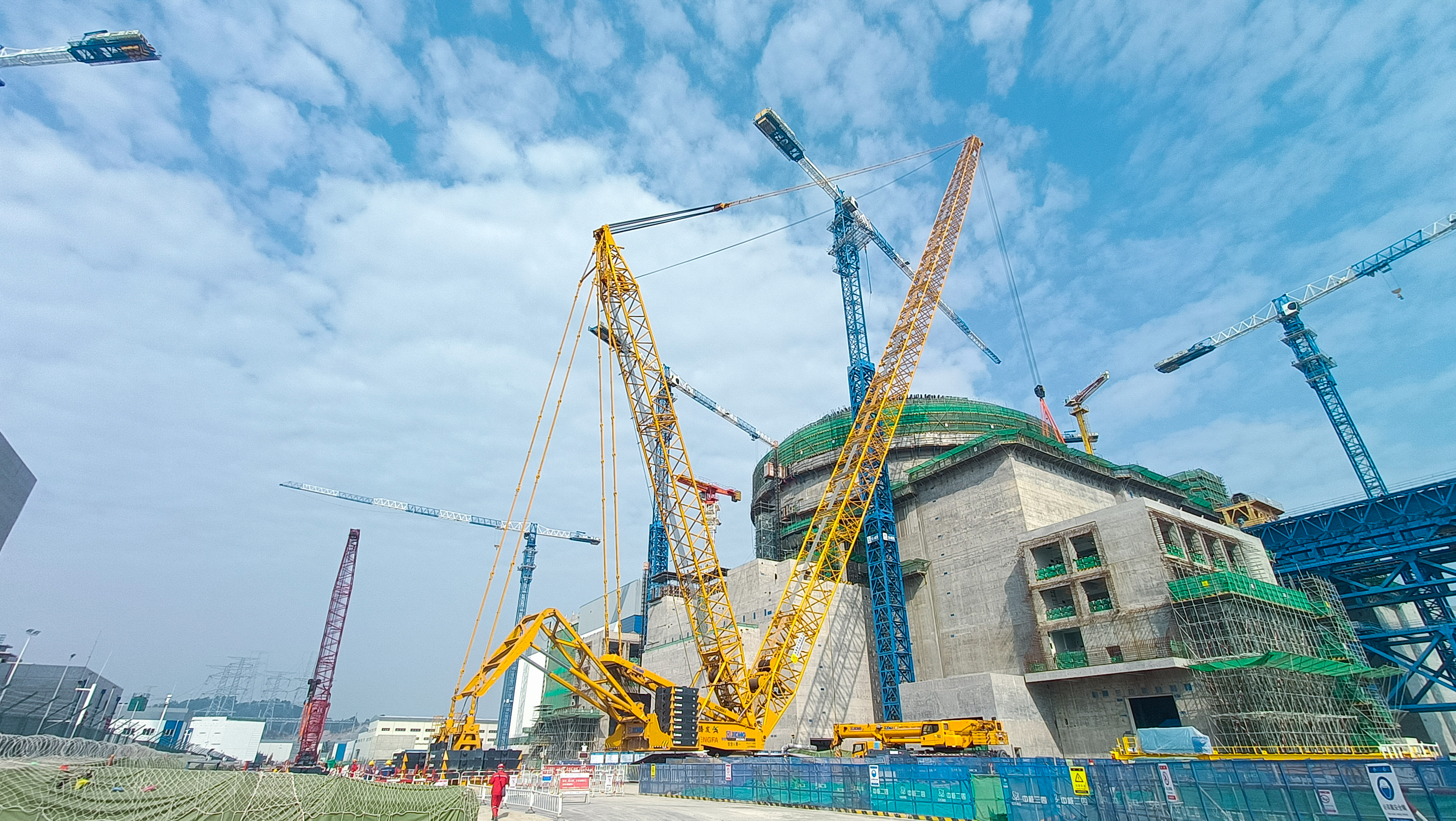 “稳”字当头！汇彩网登录大厅XGC800-I履带起重机助建福建大型核电项目