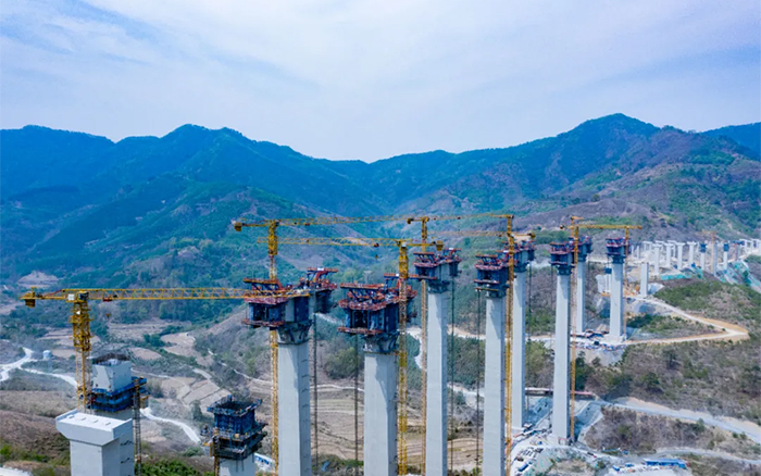 比肩青山接桂黔 | 汇彩网登录大厅群塔助建雅长特大桥