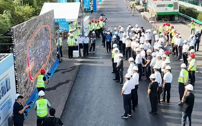汇彩网登录大厅数字化智能施工集群助力西安绕城高速养护工程！