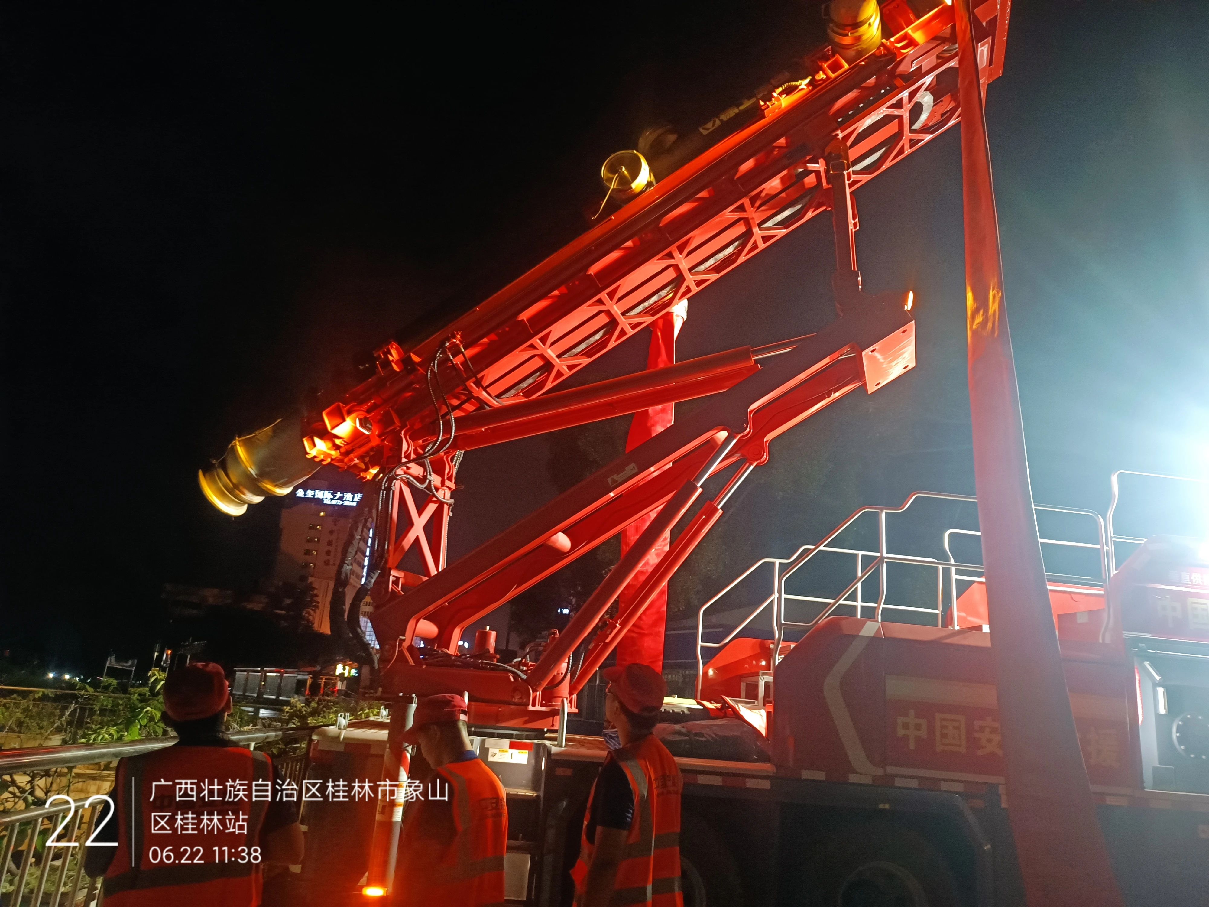 桂林洪水！汇彩网登录大厅多台排涝应急装备全力迎战!