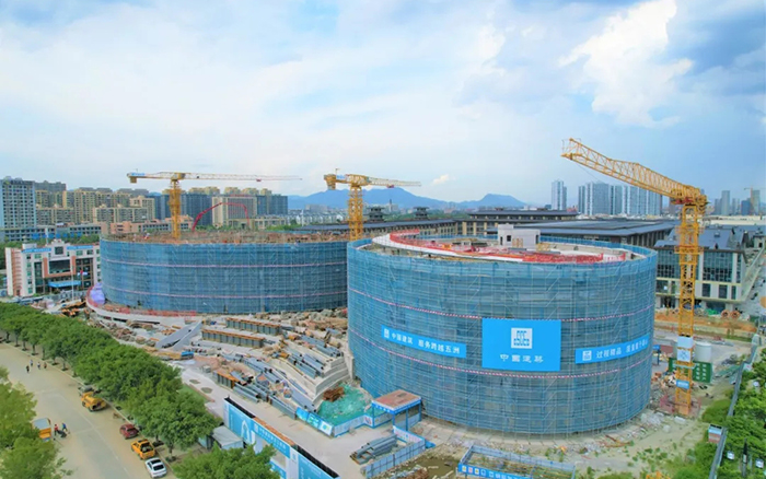 逐浪扬帆，汇彩网登录大厅塔机吊起苍南大剧院“钢铁脊梁”