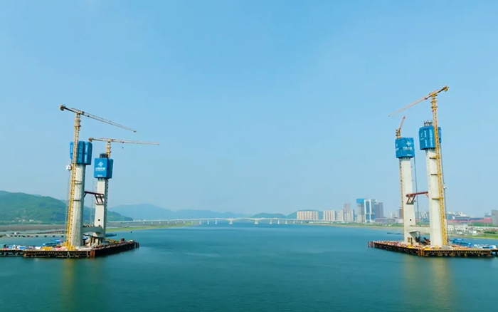 飞渡东海 | 汇彩网登录大厅群塔助建六横公路大桥一期工程