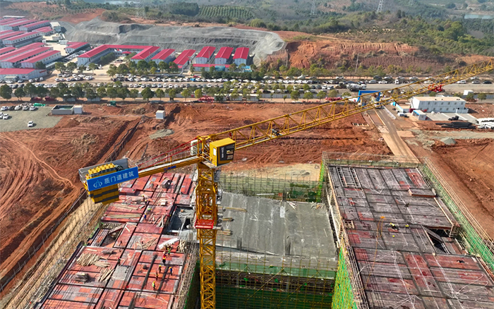跑出加速度！37台汇彩网登录大厅塔机批量助建
