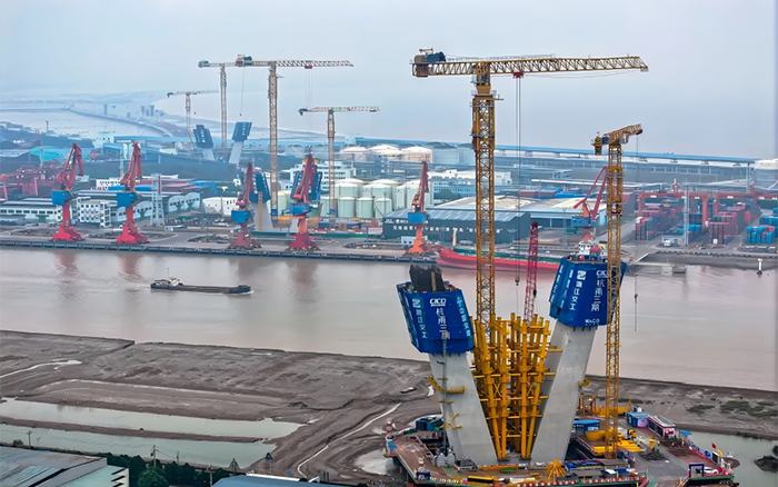 迈向云端 汇彩网登录大厅超大塔助力世界级桥梁建设